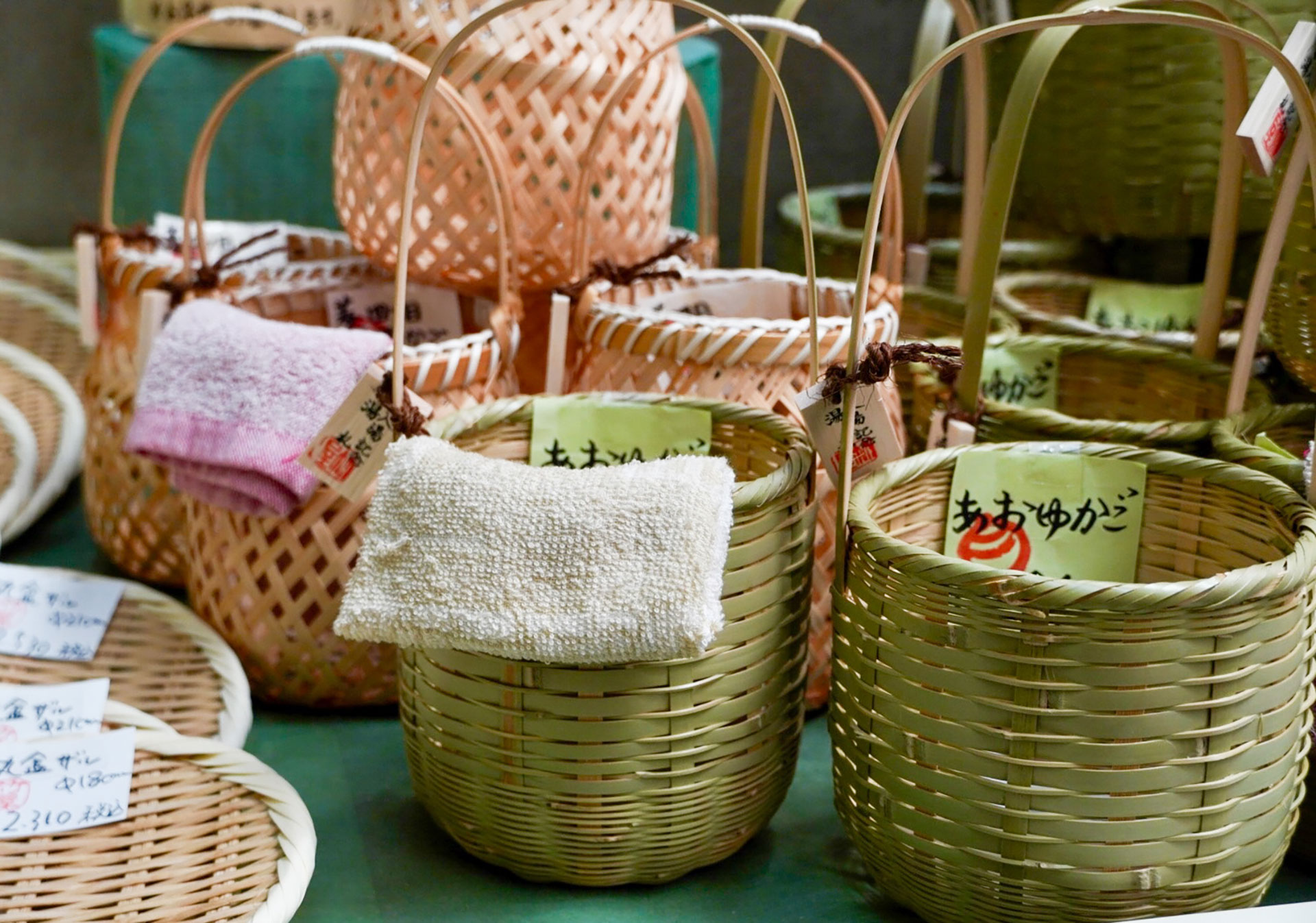 Creating Bamboo Baskets into Local Specialties via a Style Unique to Hot Spring Towns